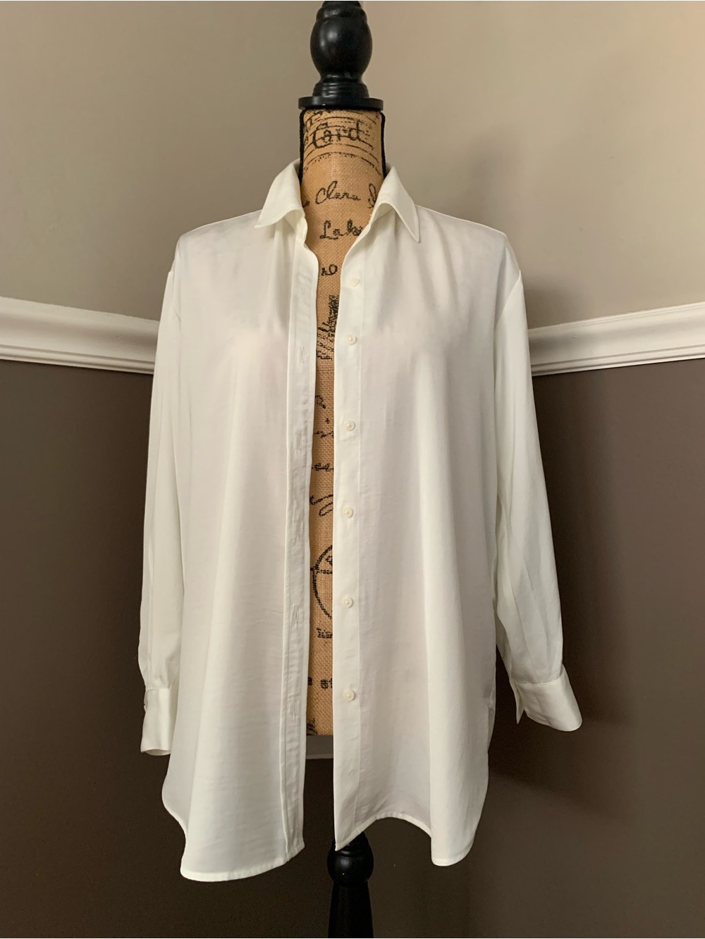 BANANA REPUBLIC Ladies size XS silky, feel oversized, white boyfriend shirt  NWT